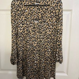 Cute tunic with gathering and 3/4 sleeves